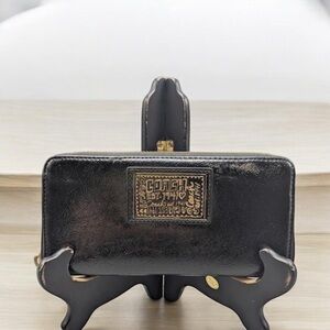 Coach Poppy Black Patent Leather Zip Around Continental Wallet w/ COA. GUC.